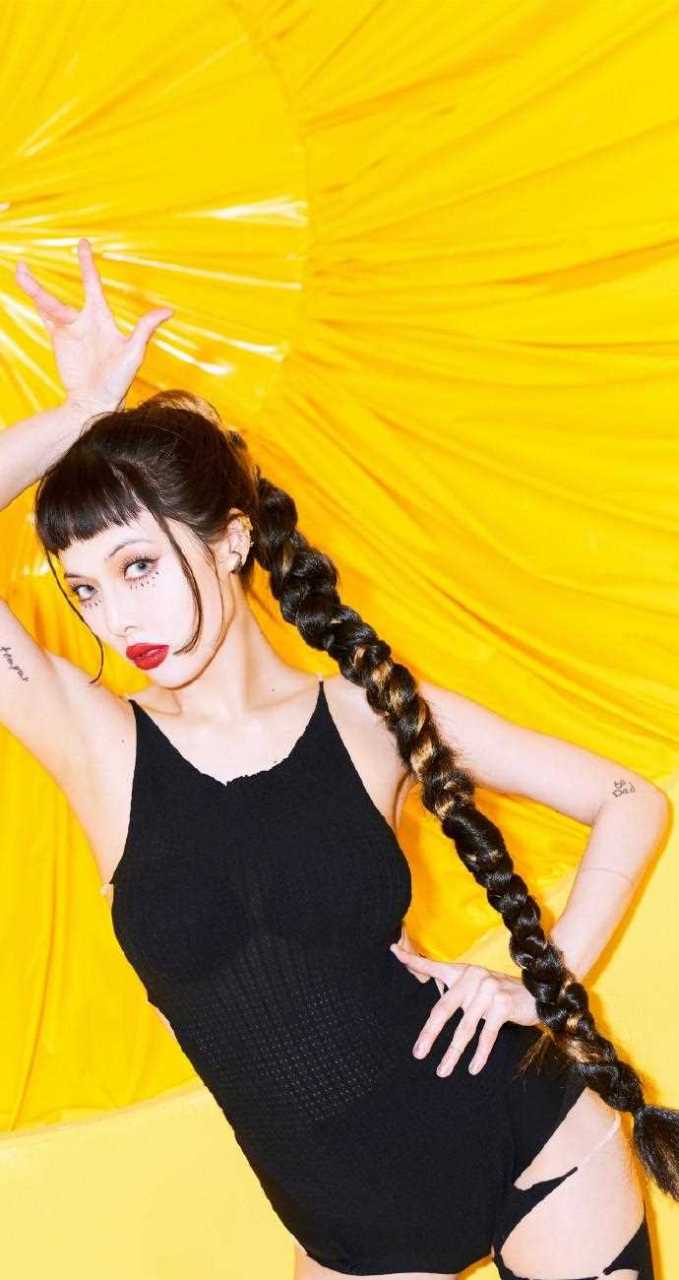 金泫雅浓妆壁纸组图美照欣赏[生日蛋糕]