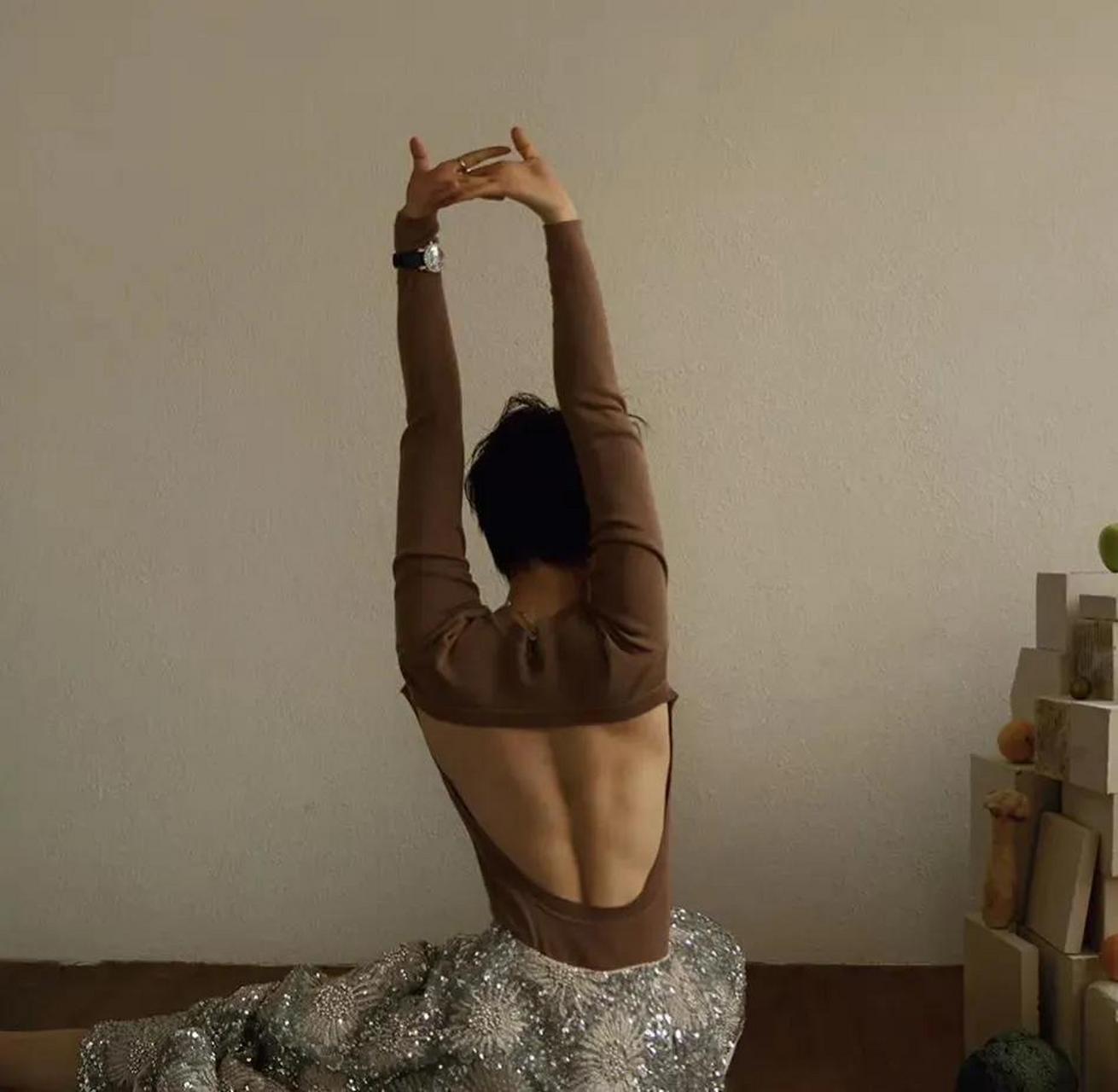 孙俪罕见穿露背装,后背肌肉明显,网友大赞身材太棒!