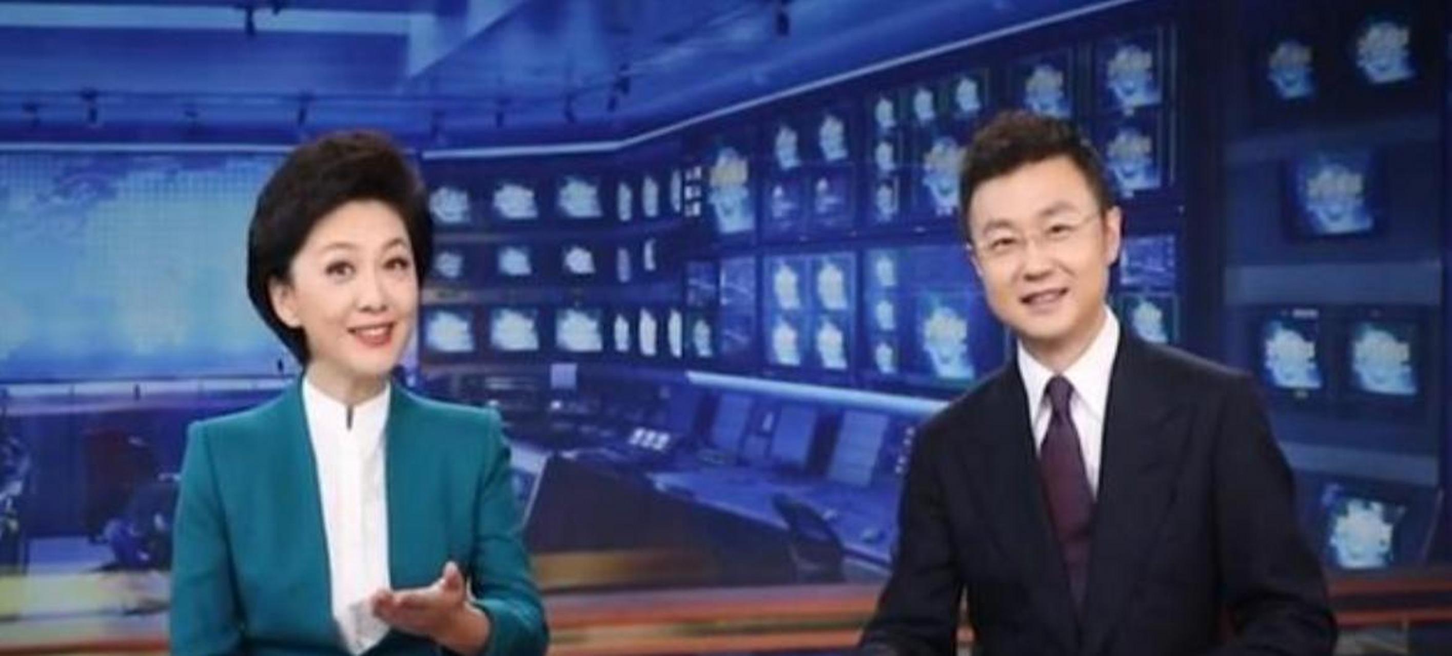 海霞与刚强眼神对视还用手势沟通,活力十足 9月6日,央视主持人海霞与