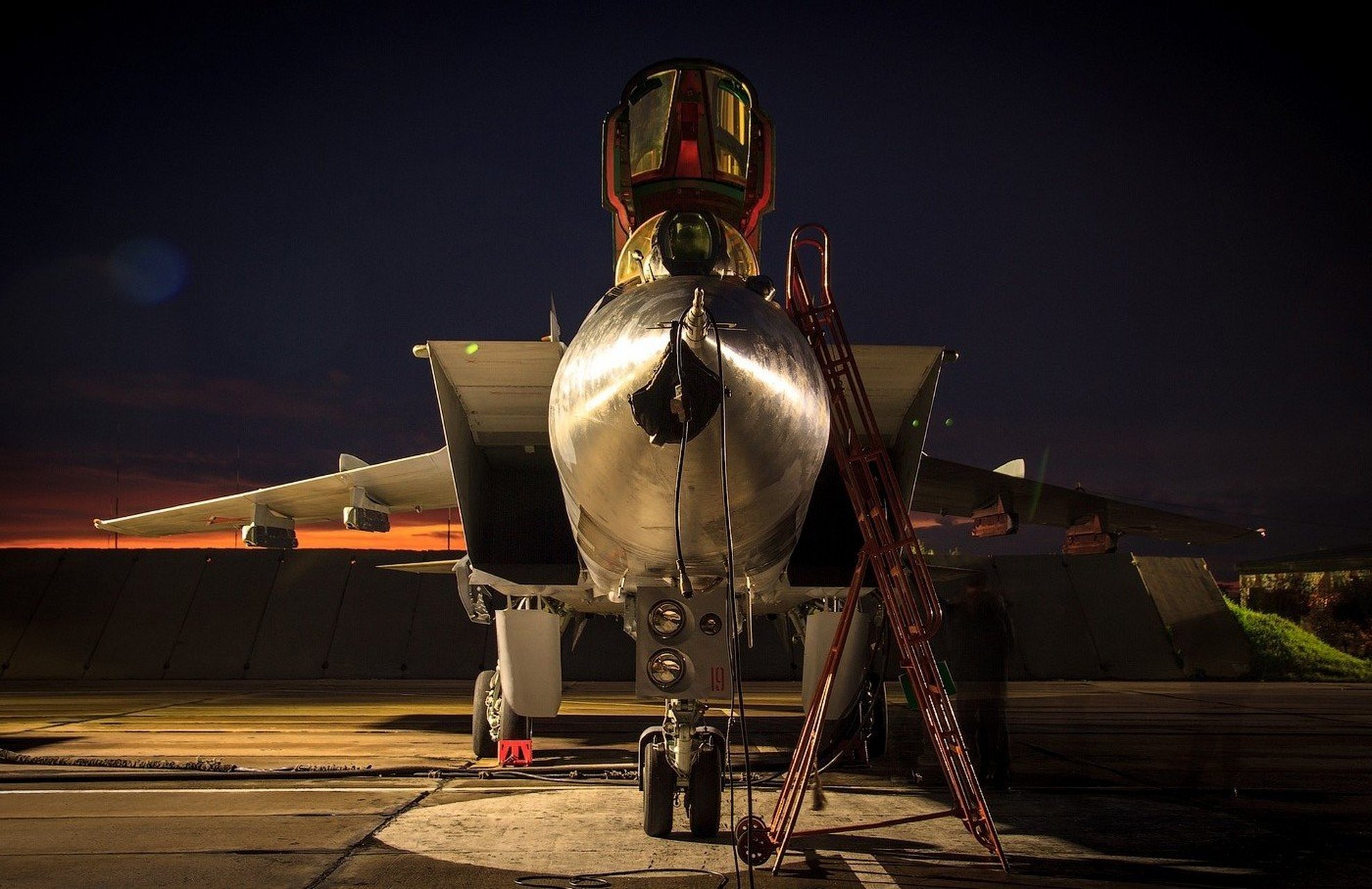 米格-31,一款专职的截击机,1975年9月首飞.