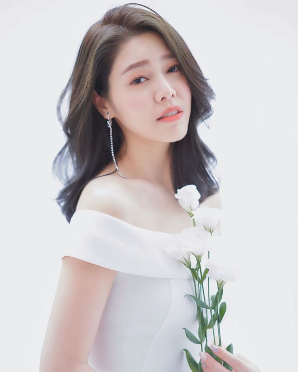 人妻白家绮生活中家居打扮,难掩那浓浓少妇气质.#娱乐八卦情报局