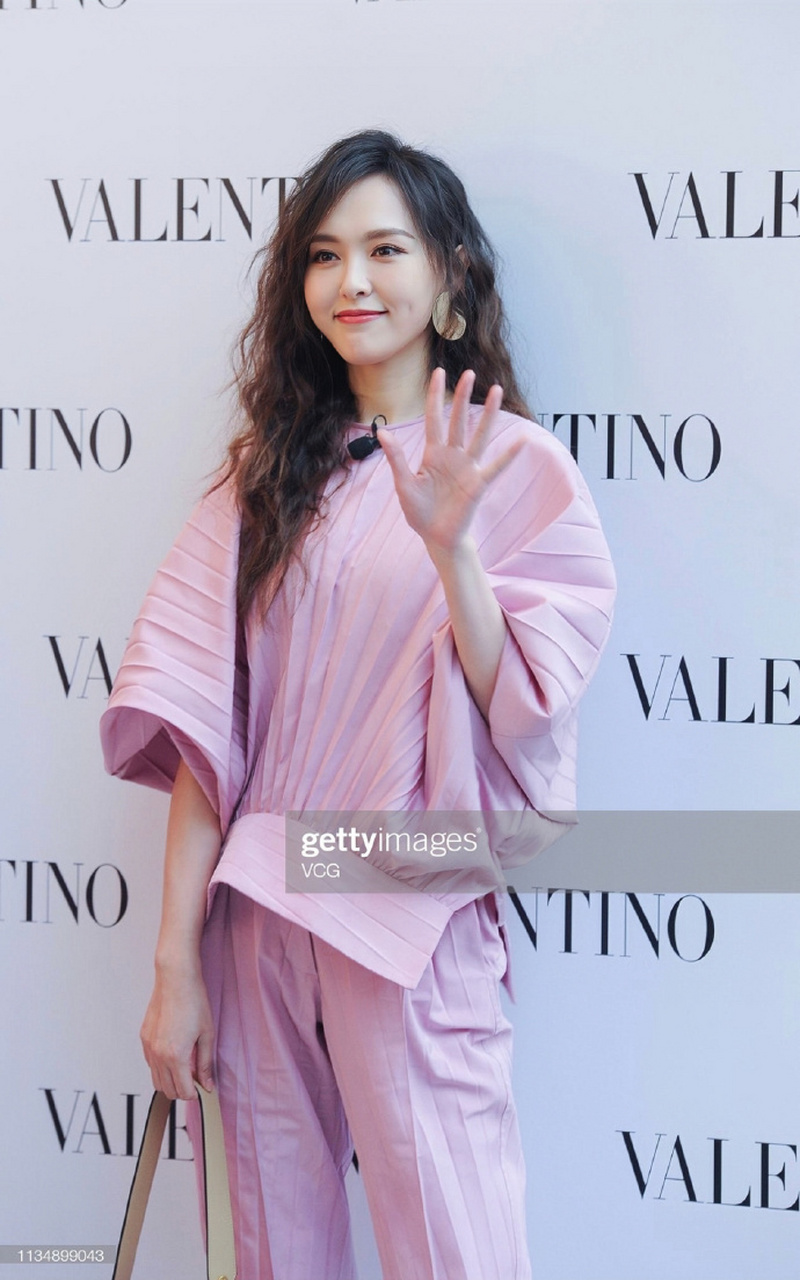 唐嫣   顶住苛刻的外媒盖蒂图片社 颜值拉满[鲜花]