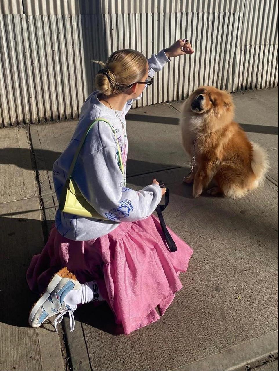 来自纽约的时尚博主lindsay vrckovnik 在色彩搭配和叠穿上十分大胆