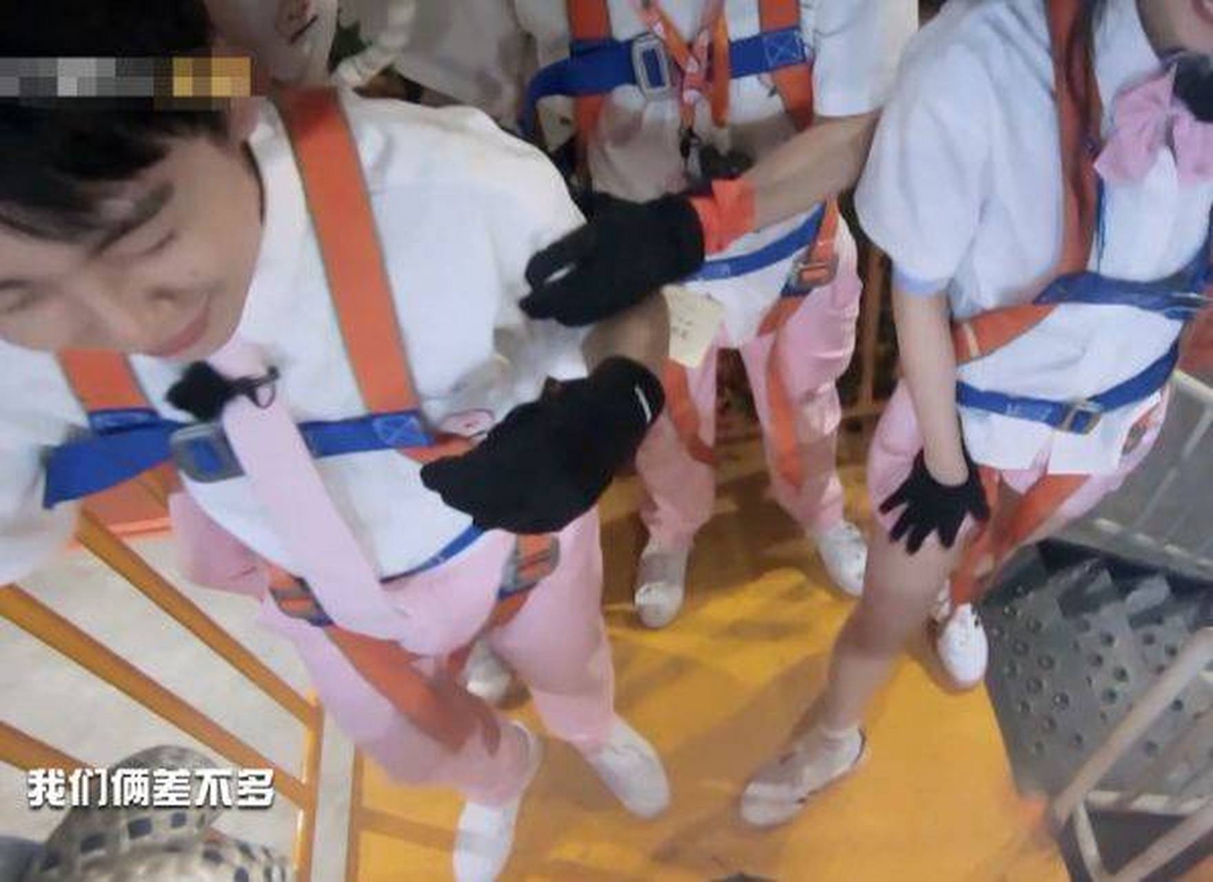 郭麒麟# 杨幂说自己腿短,郭麒麟和她比腿长,当看到结果后,杨幂真凳乔