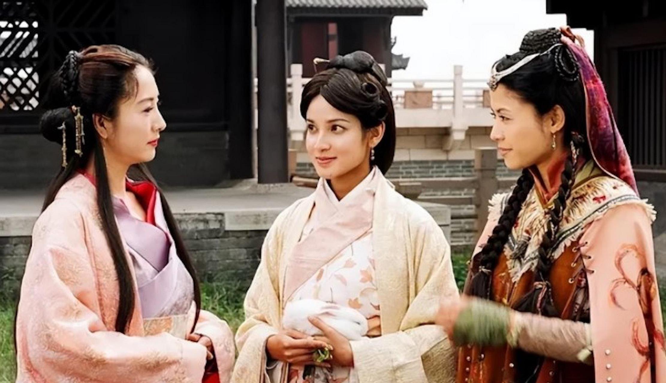 《寻秦记》里的乌廷芳和赵倩公主重聚  宣萱在新加坡,和老友郑雪儿