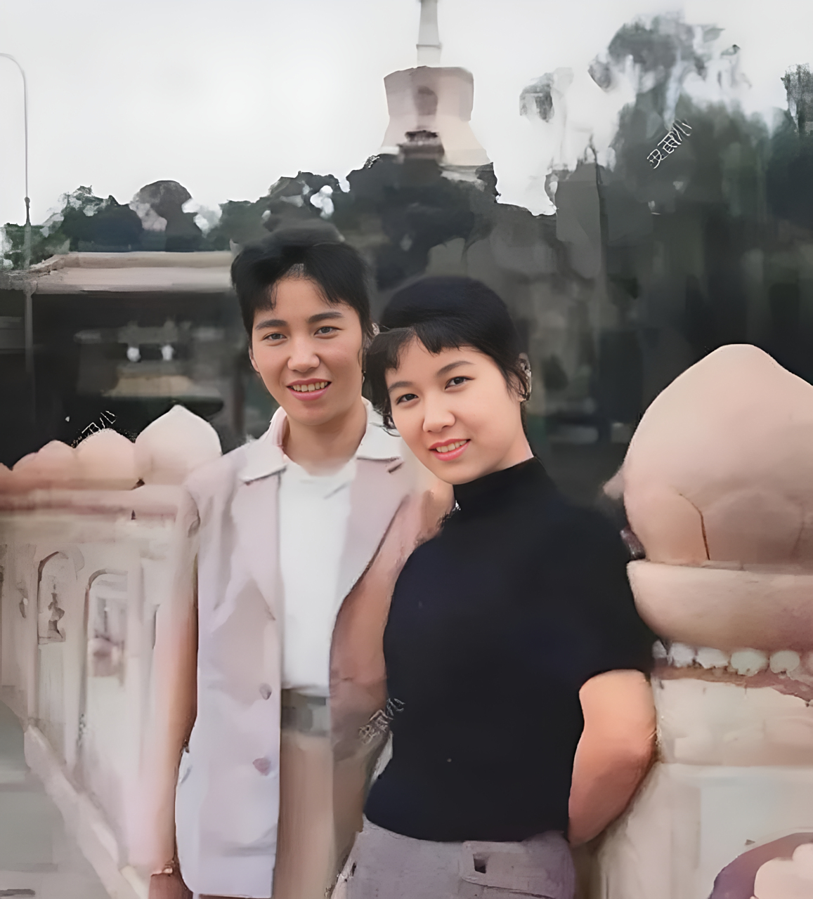 当时的赵丽蓉35岁,新凤霞则是36岁!