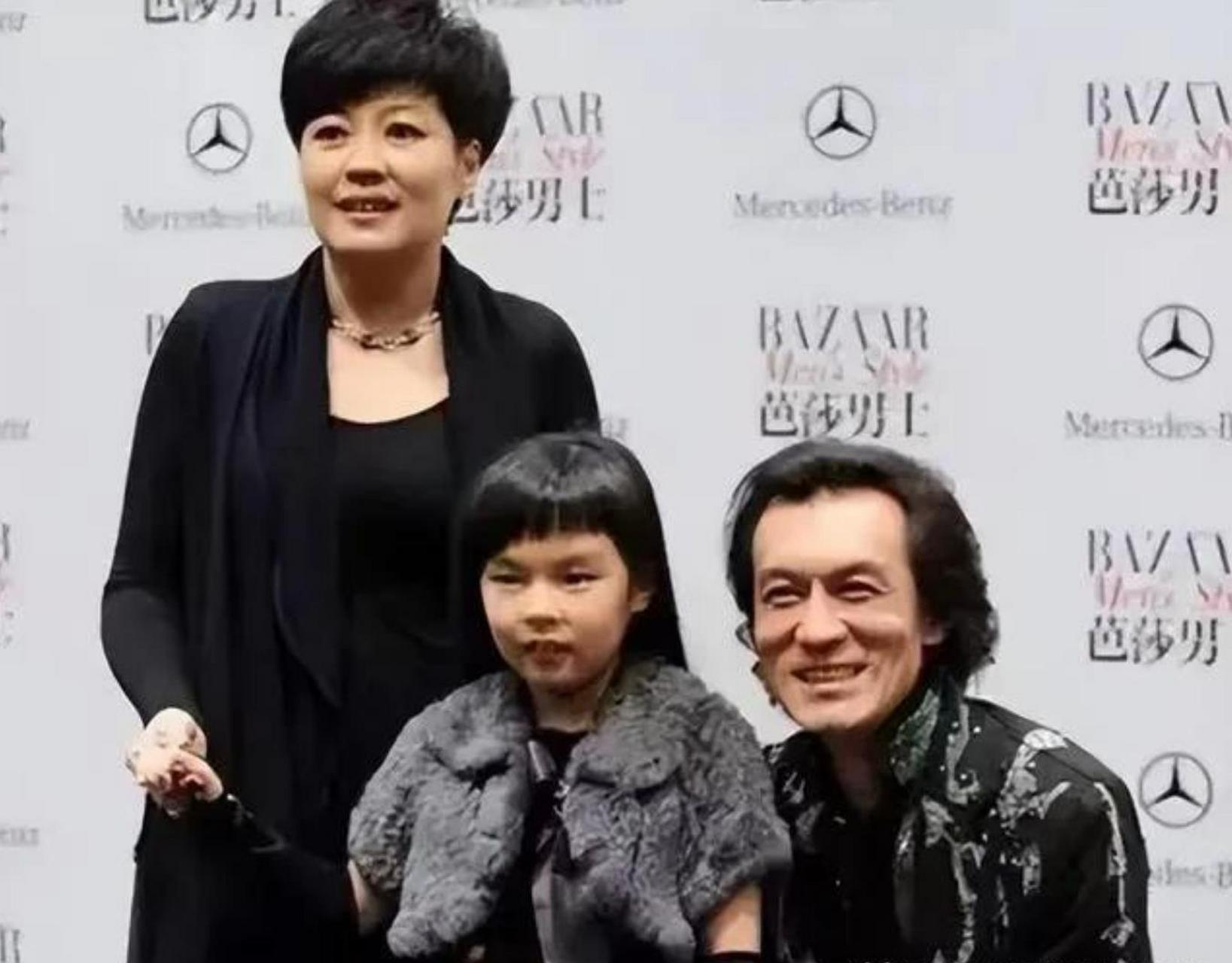 法图麦·李选择当演员确实引发了不少争议和猜测.