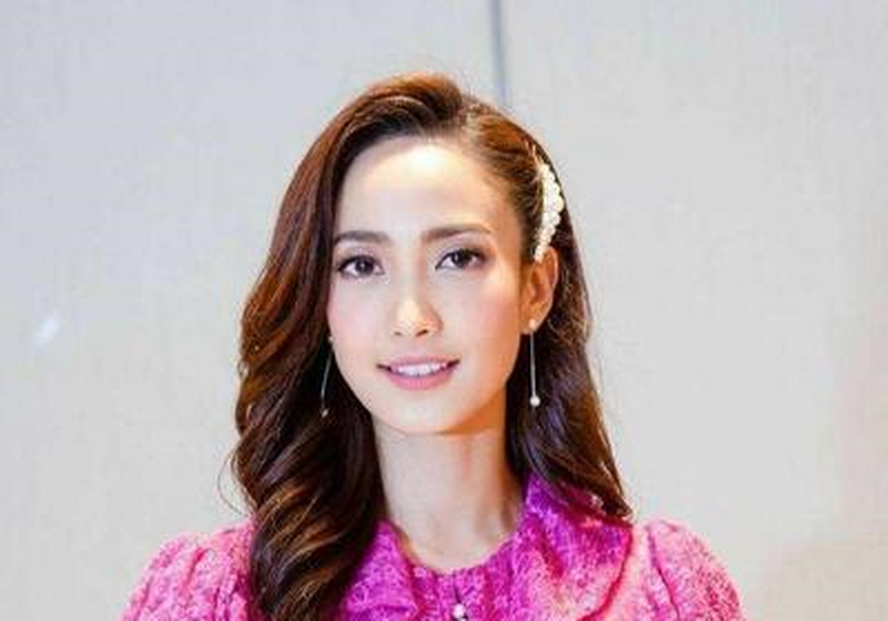 娜塔玻·提米露克—taew好多人都不太熟悉,她是泰国的三台明星,一般能