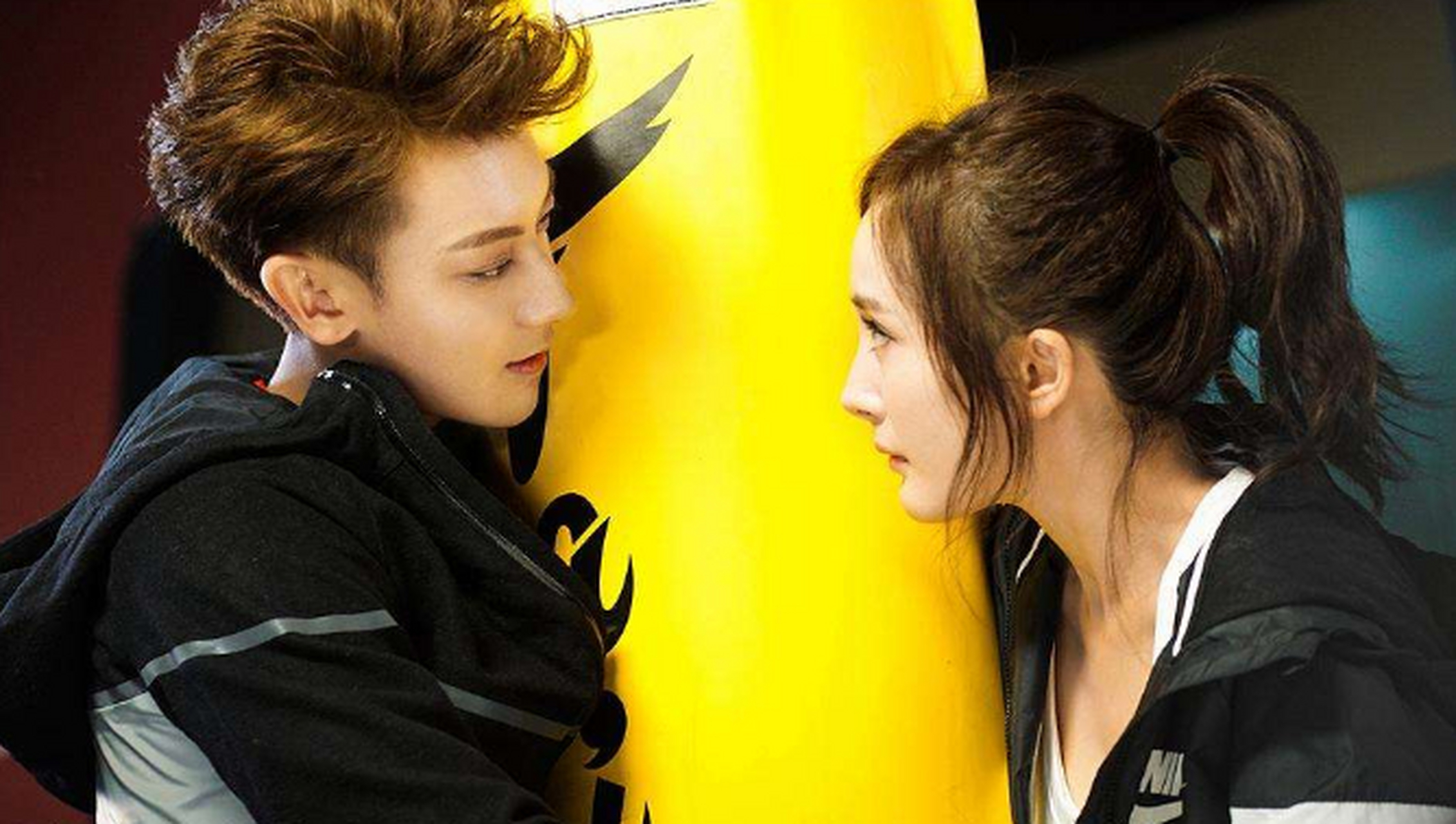 黄子韬与杨幂主演的《谈判官》,可以说是被骂的非常全面,从演员的演技