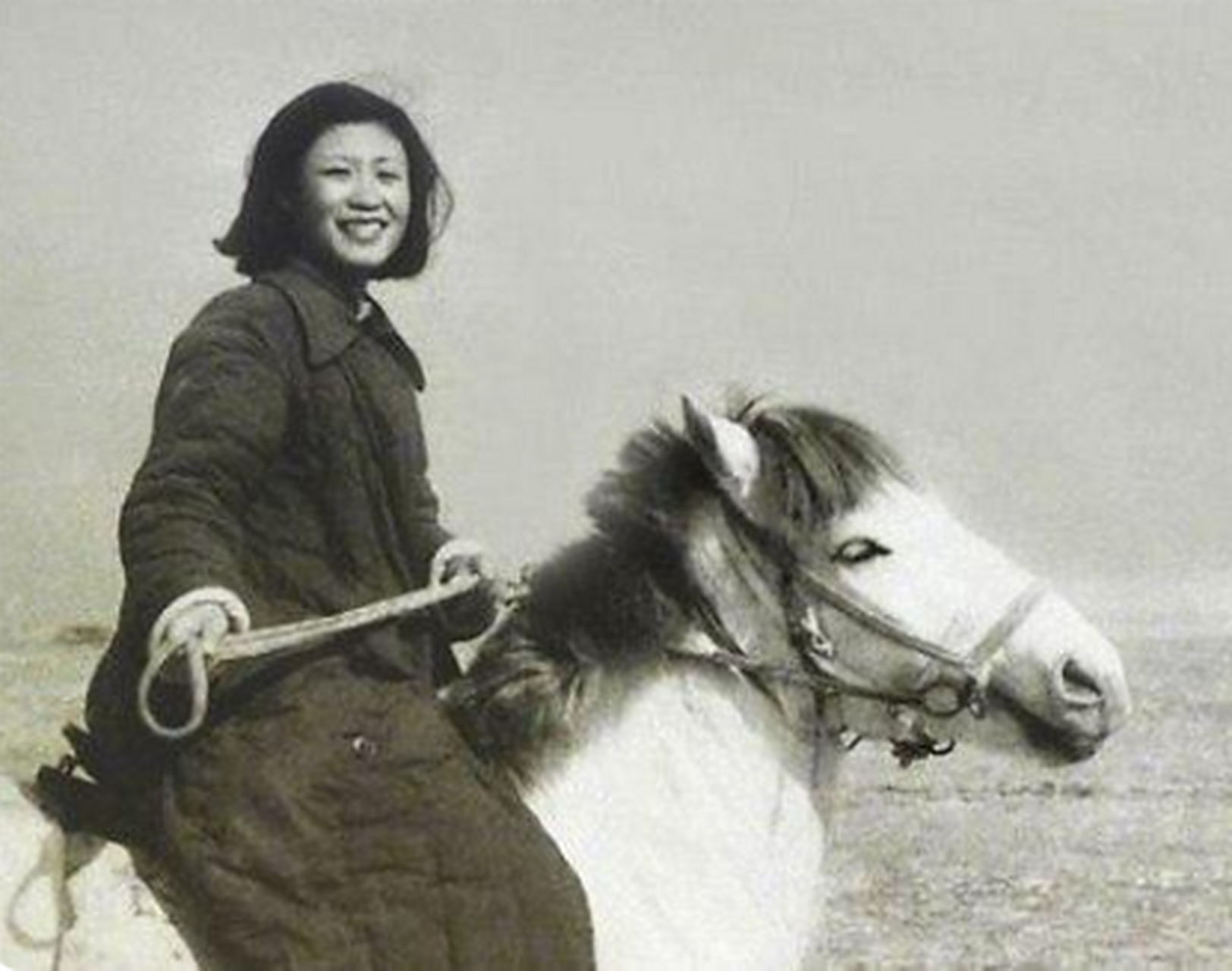 李友兰是开国上将张爱萍的妻子,她原来是项英的妻子.