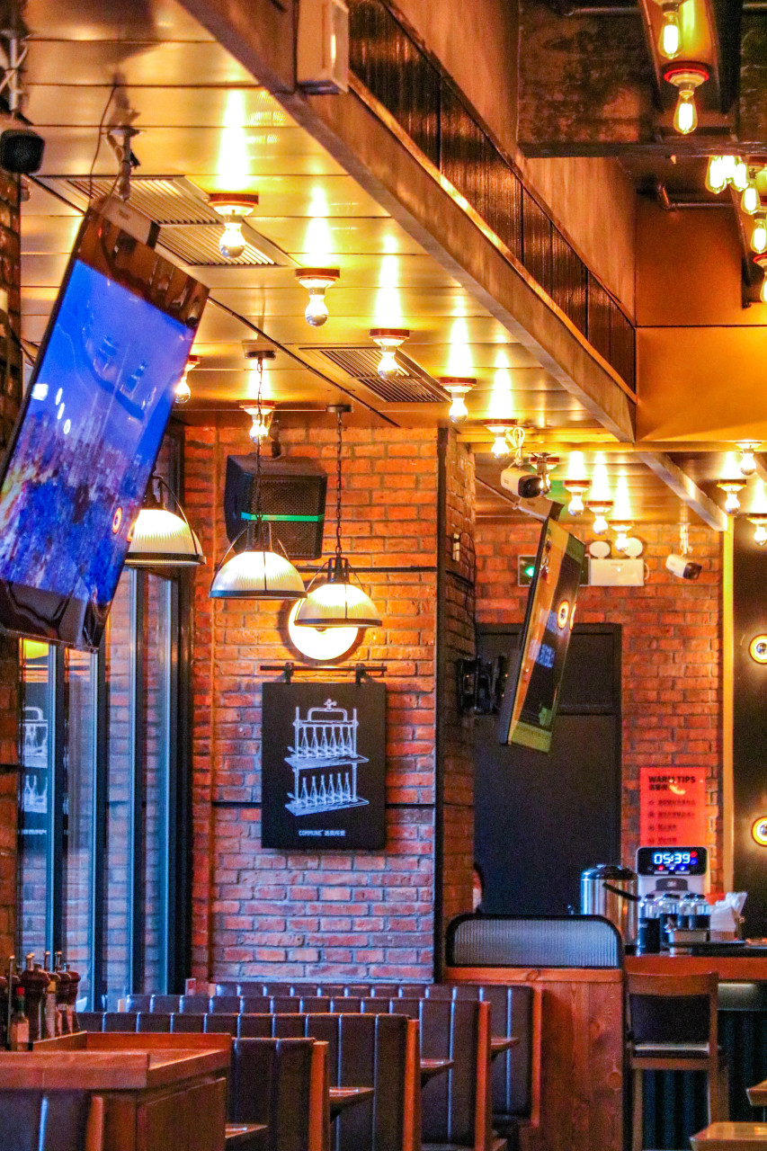 惠州commune酒吧 commune这家酒吧位于惠州翡翠山华美达酒店附近,属于