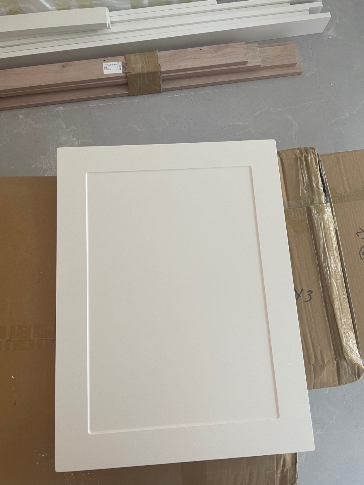 原木色出来的感觉 太到位了 搭配最简约的一圈回形门 乳白色系米兰白