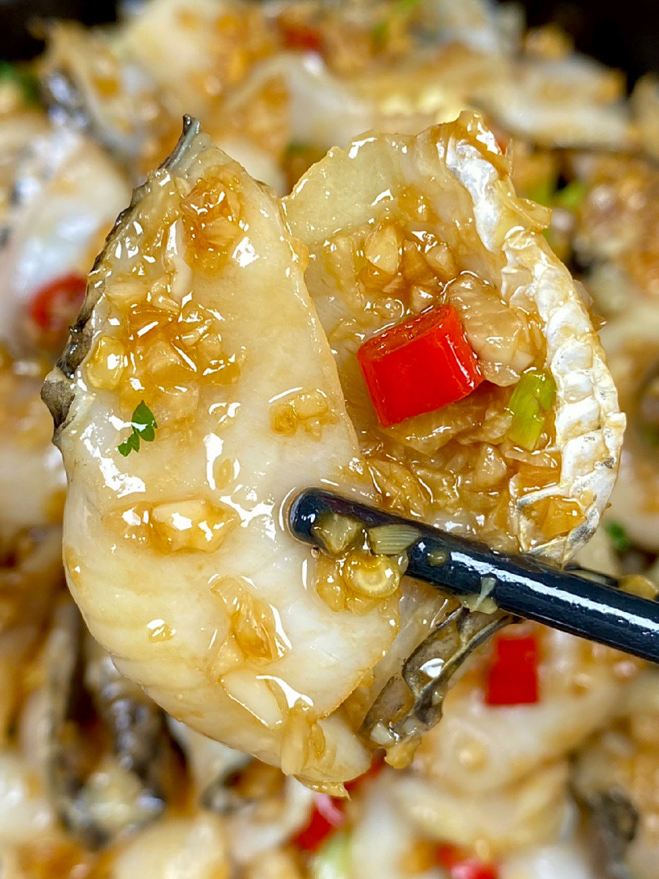 鱼片鲜嫩爽滑,浓浓的蒜香味～好吃又下饭香得嘞 这样做的鱼片连吃