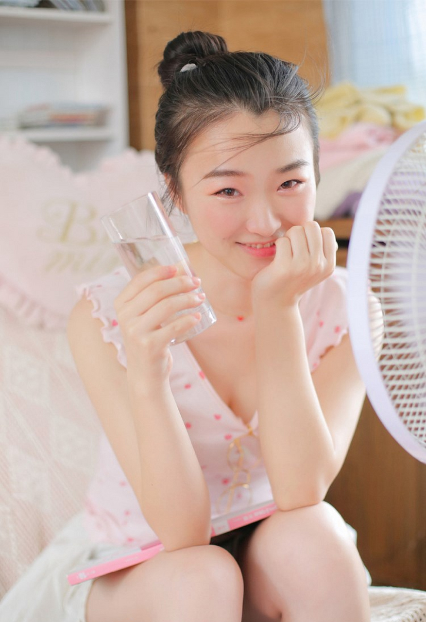 90后清纯嫩模龚诗琪唯美写真