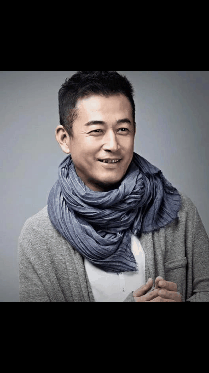 gif创作人#  最近中央八台也在热播"扫黑风暴"高明远的饰演者王志飞