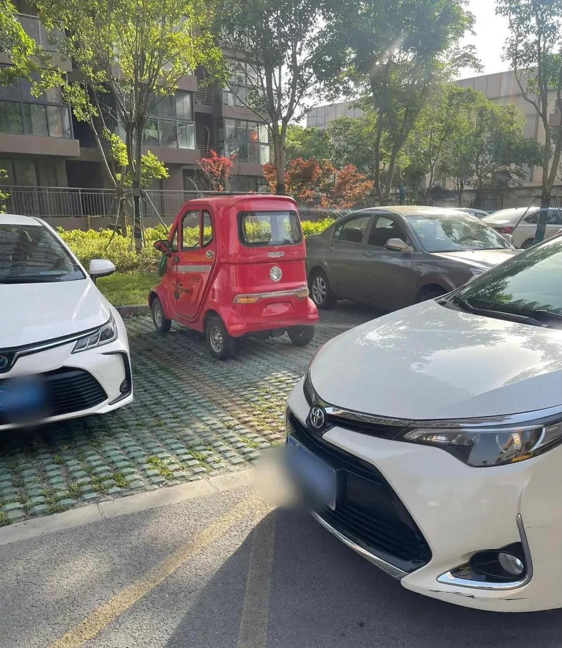 如果我有罪法律可以制裁我,而不是拿个老年快乐盒来恶心我,天天车位被