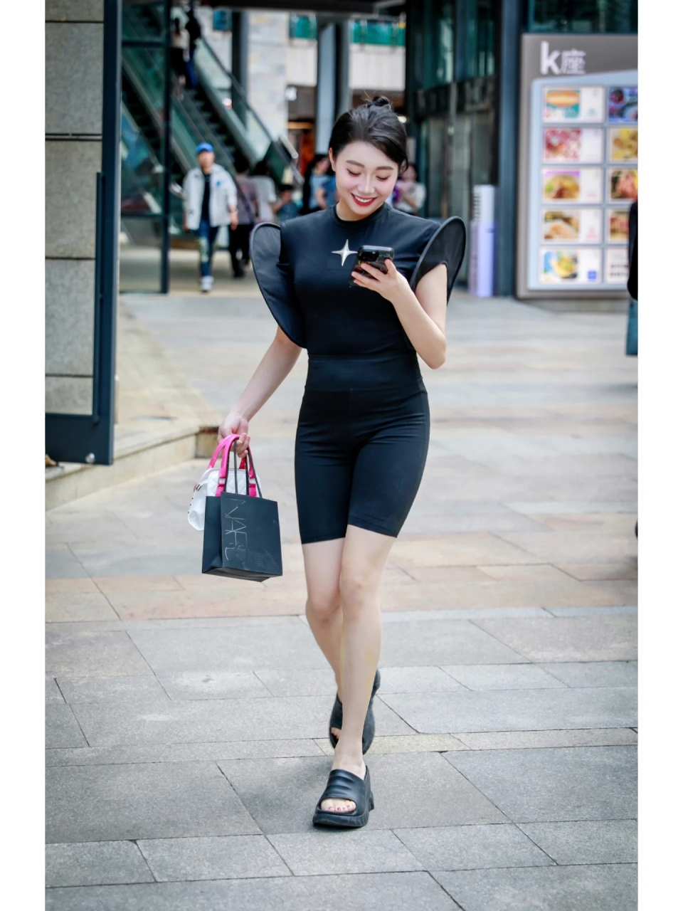 南京街拍美女系列,你认为谁最美?