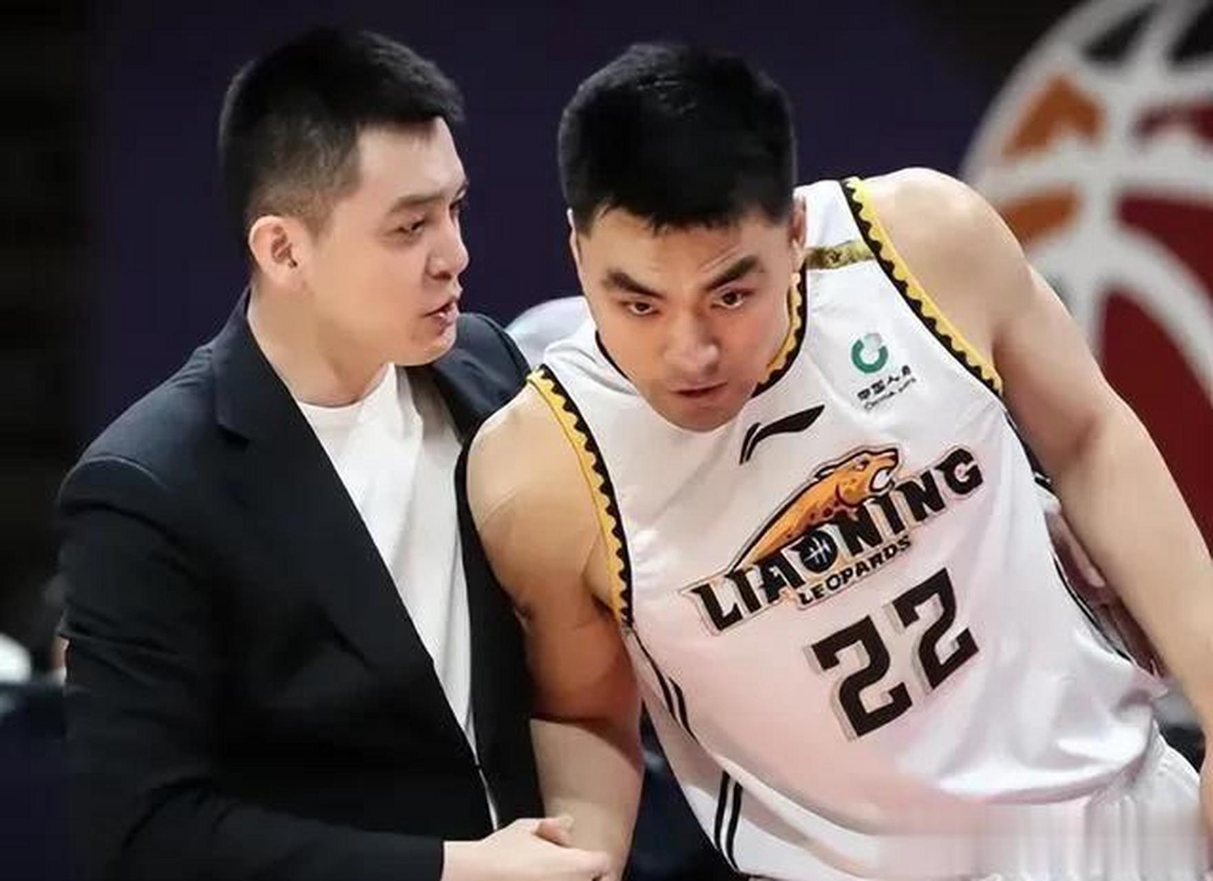 有些球迷认为李晓旭受过大伤元气应该退役转型当教练,实际上,李晓旭在