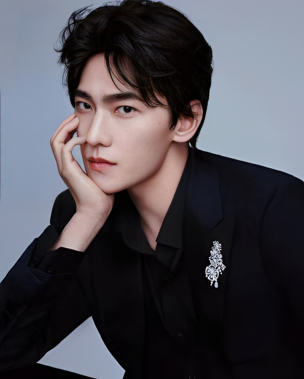 2021年,导演计划邀请杨洋在剧中扮演安欣,但遭到拒绝,这导致了大火.