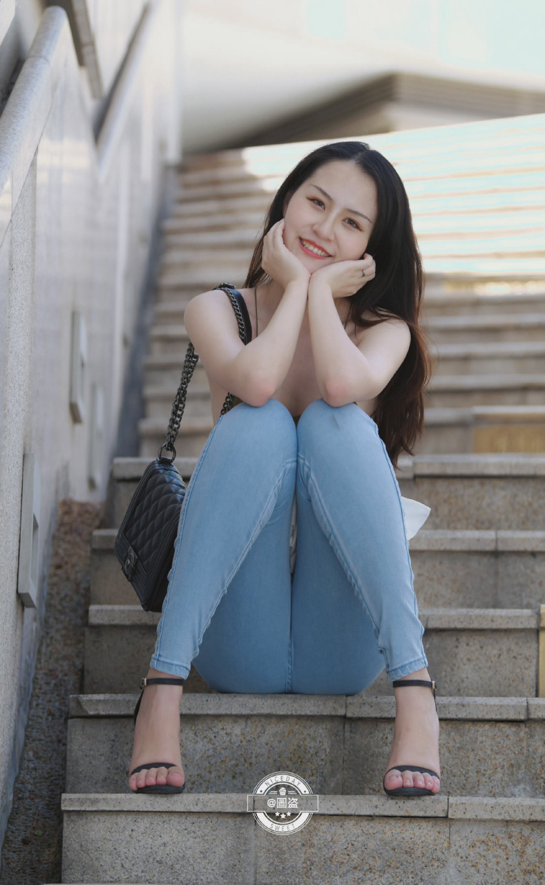 哺乳期的女人也这么性感#时尚街拍# #时尚穿搭# #街拍美女