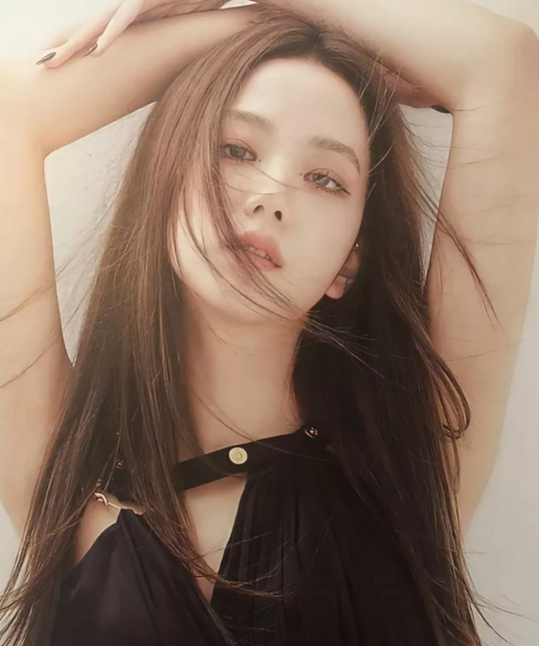 金智秀长发飘逸,仙气十足!