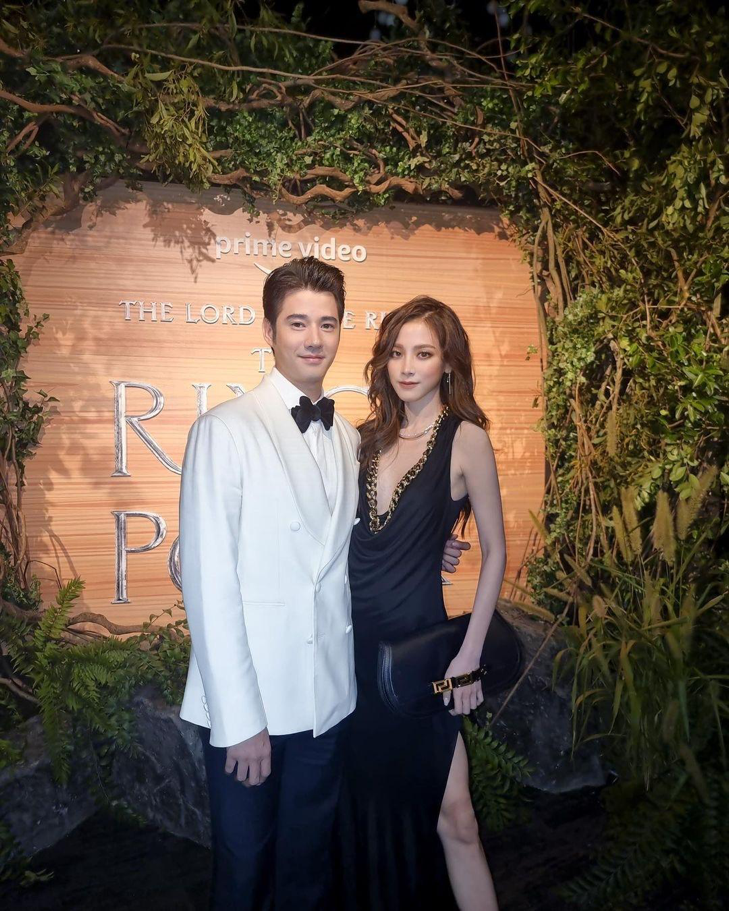 "吕爱惠"罕见这么放得开,穿高开叉裙露大腿,时髦减龄又洋气