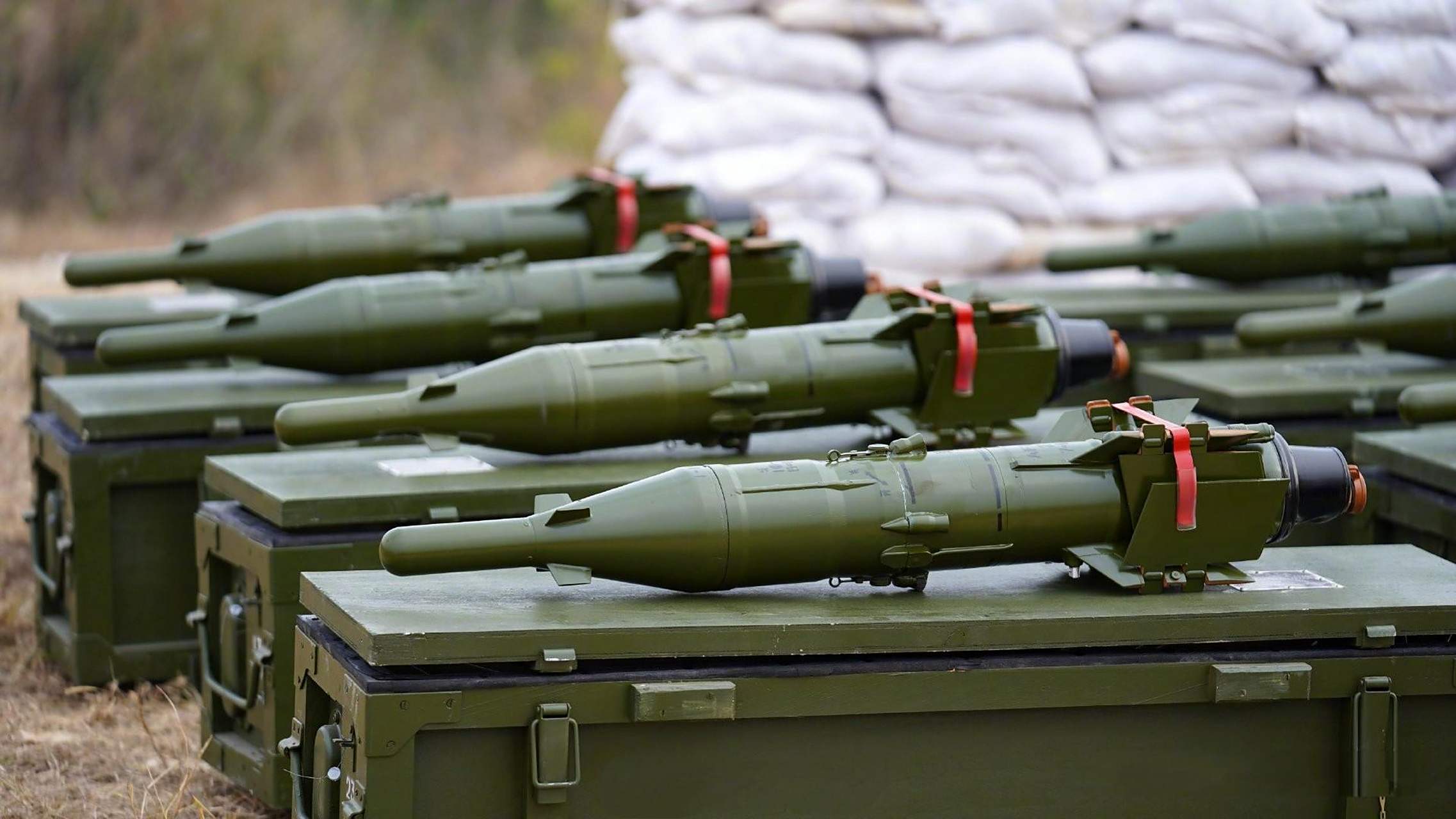 反坦克导弹是一种"四两拨千斤"式的武器装备,一枚单兵反坦克导弹的