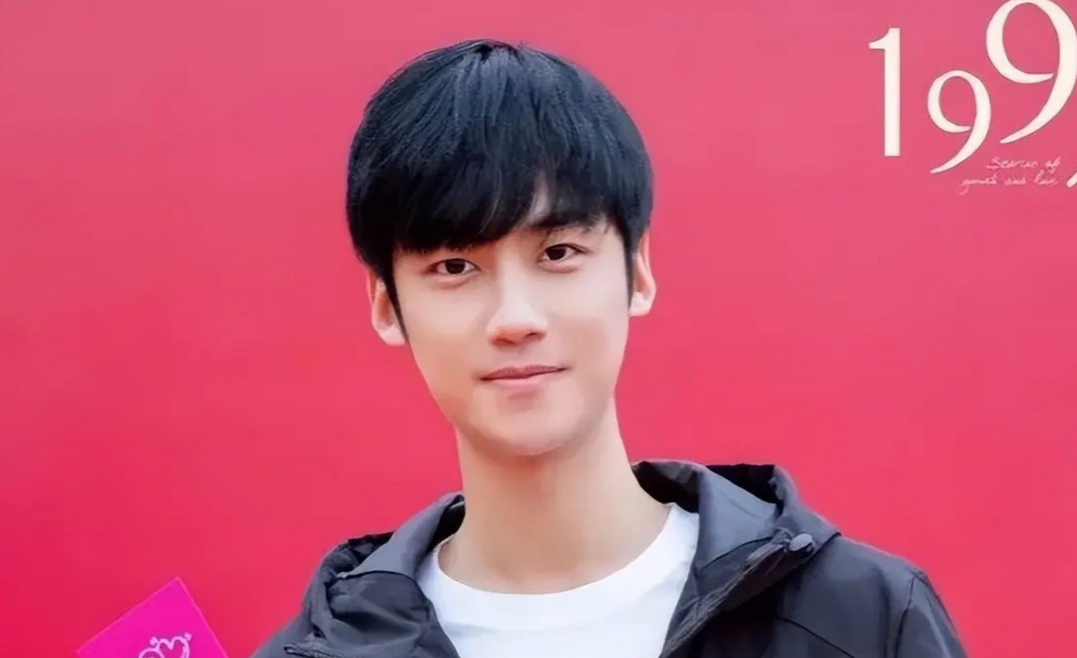 25岁演员刘峰去世,目前正与杨紫合拍《199爱》,曾是关晓彤的北影同学.