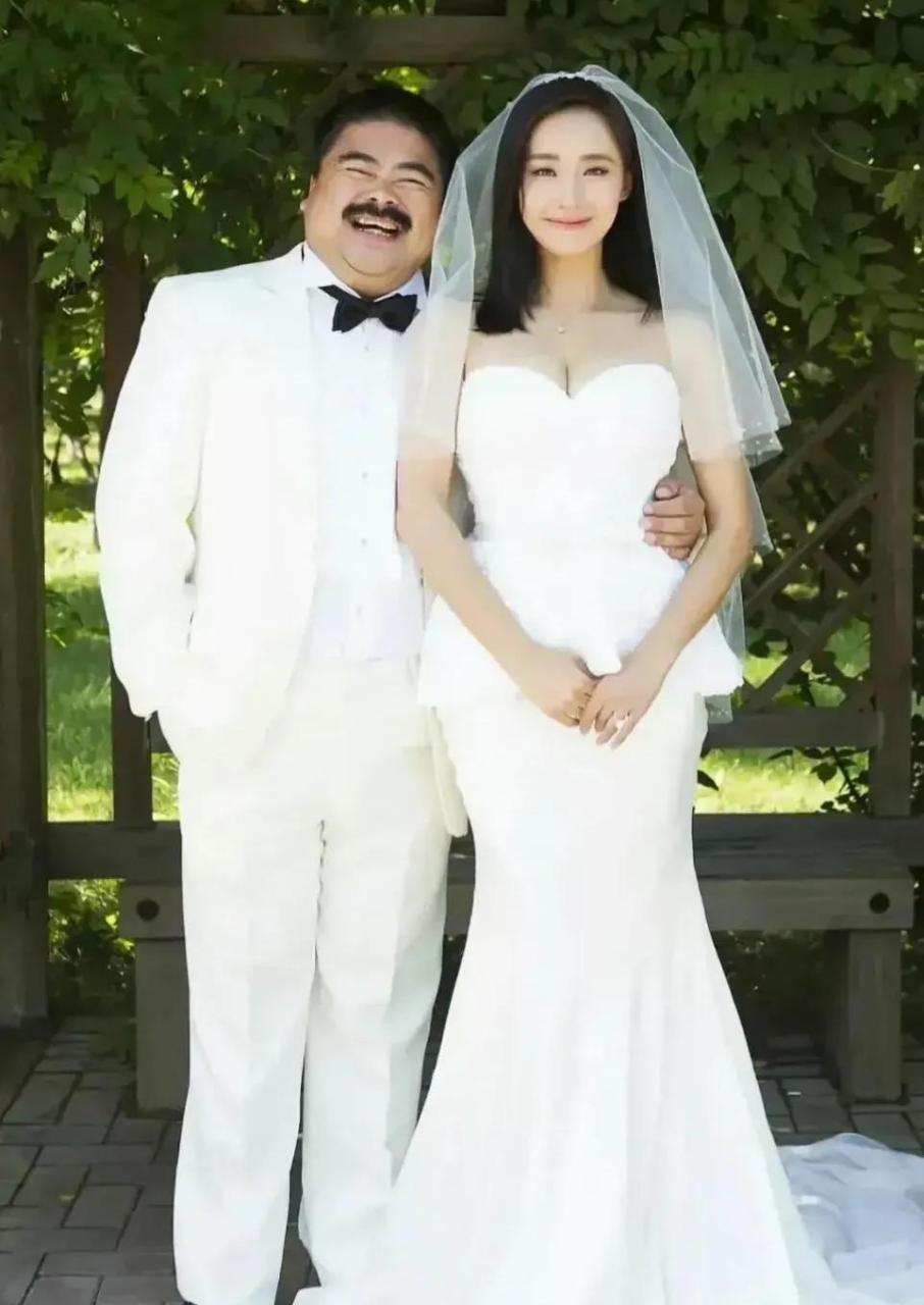 gif创作人# 万万没想到秋雅和她老公的婚纱剧照,一个美若天仙端庄