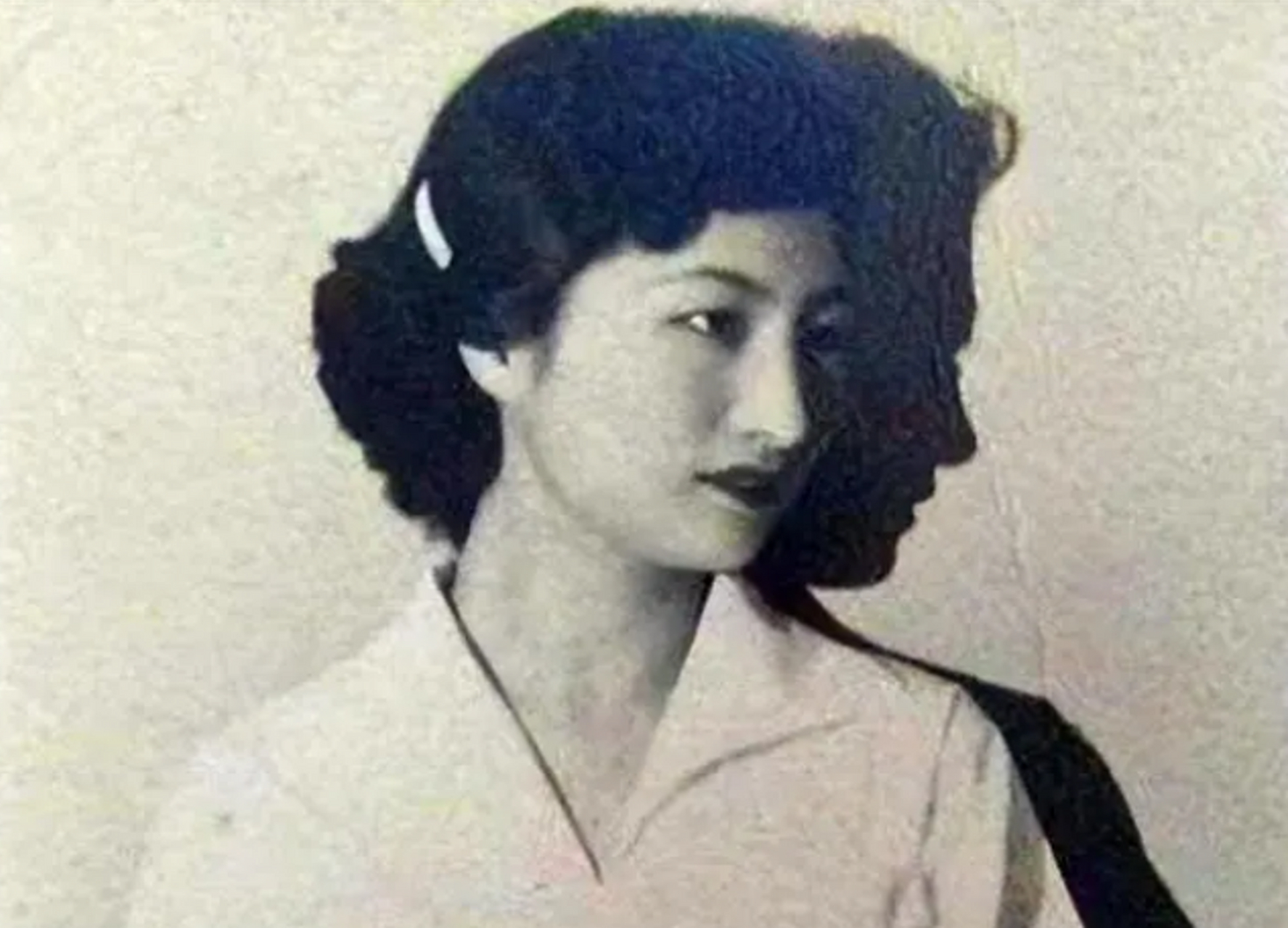 她叫张春莲,是位军统美女特工,隐姓埋名30年,死之前和丈夫袒露自己