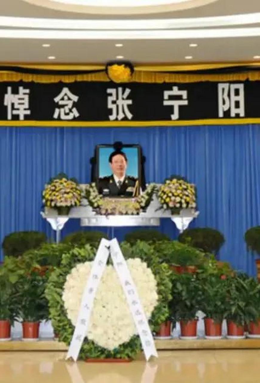 这是2015年7月,张震之子宁阳张的遗体告别现场.