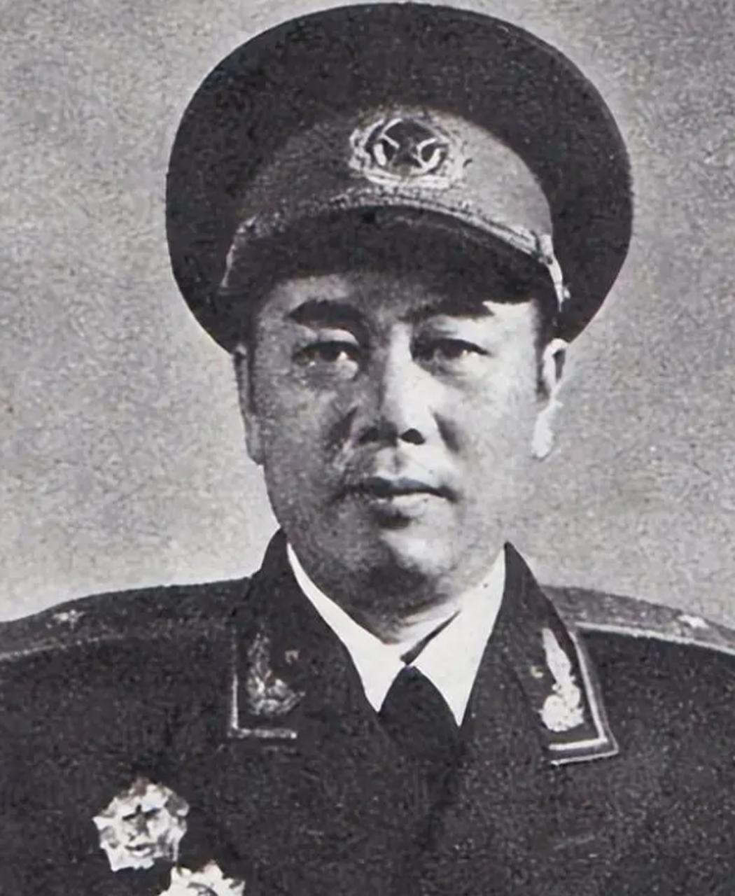 85年大裁军,福州军区司令员江拥辉"下岗":给我接通军委总机!