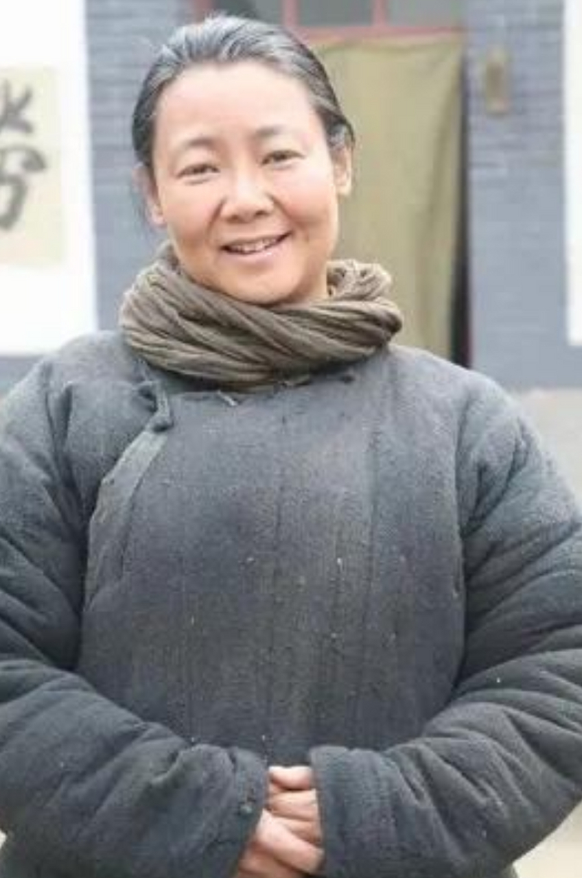 在电视剧《人世间》的拍摄中,萨日娜老师与雷佳音共同出演,饰演母子