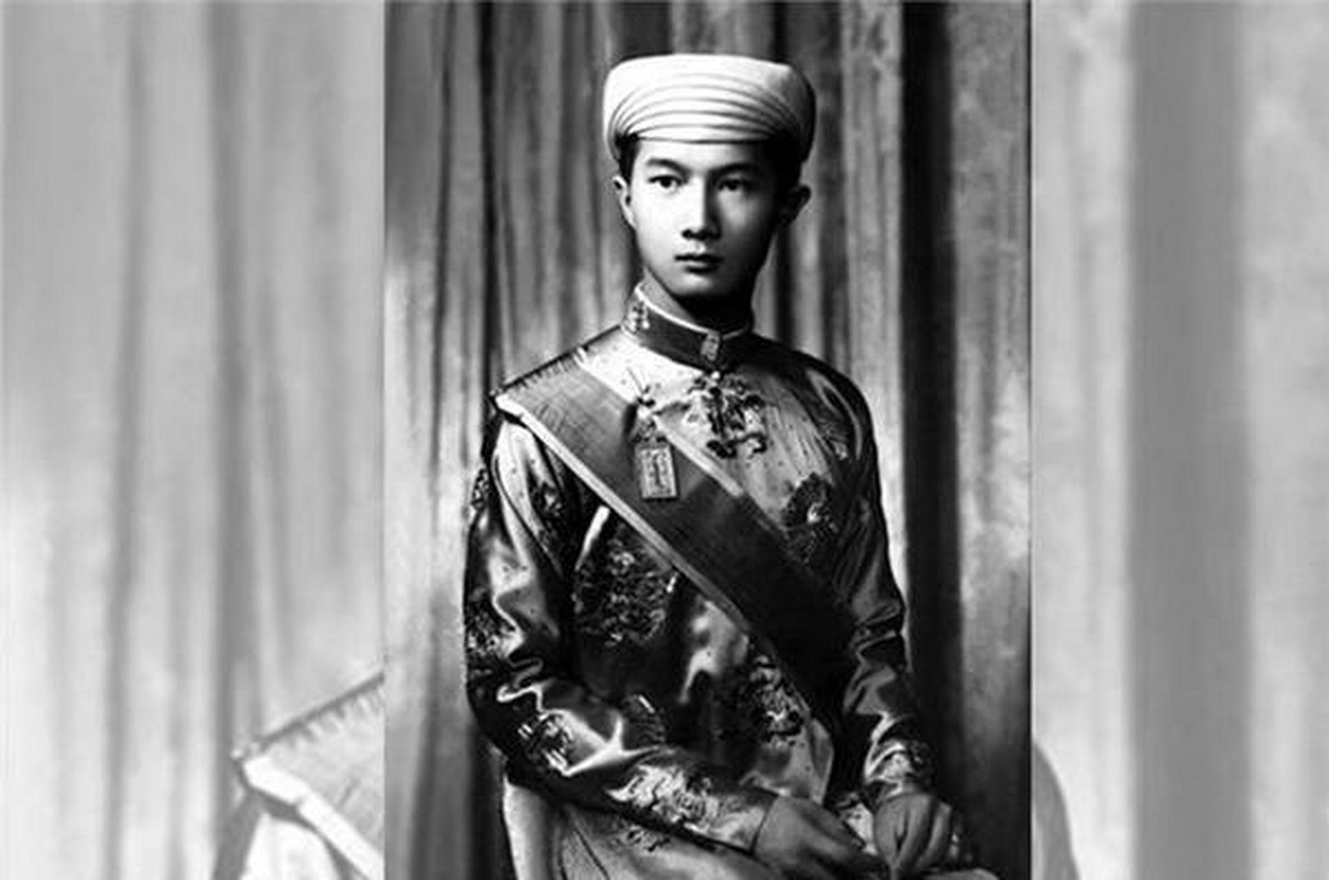 越南历史上君主制的末代皇太子全名叫阮福保隆,他出生于1936年1月4日