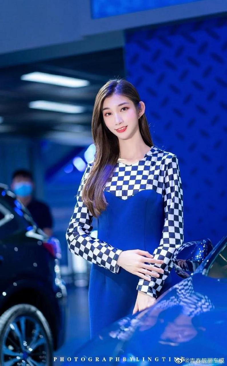 很多人告诉我,她们是国内顶尖一线车模,大家觉得怎么样?