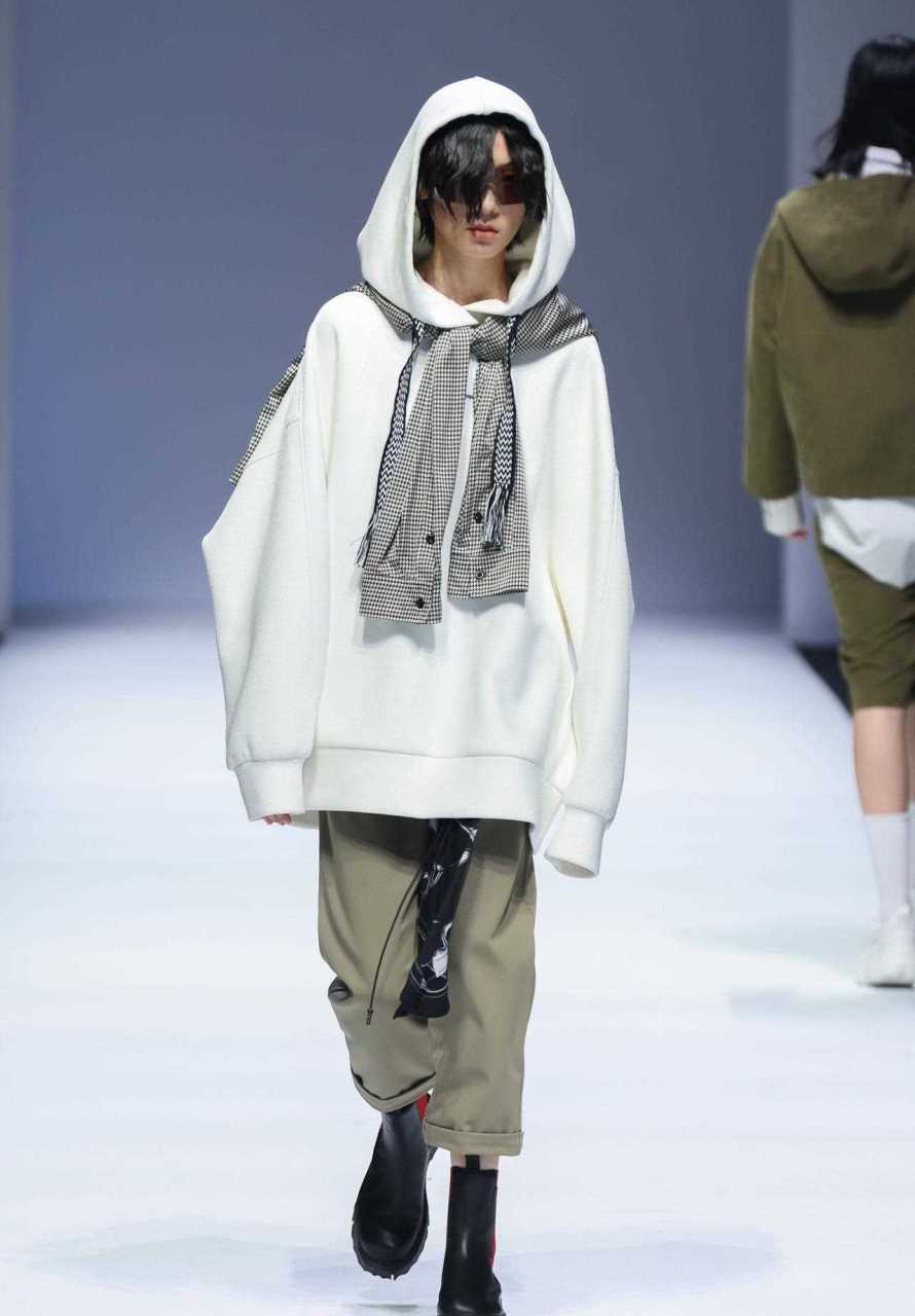 ss23 zhuzhenfeizhuzhenfei是以设计师朱珍斐命名的