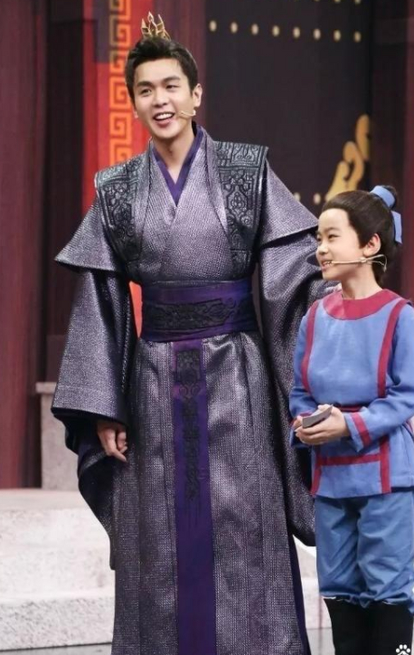 终于明白为什么《庆余年》剧组找韩昊霖来饰演小范闲了.