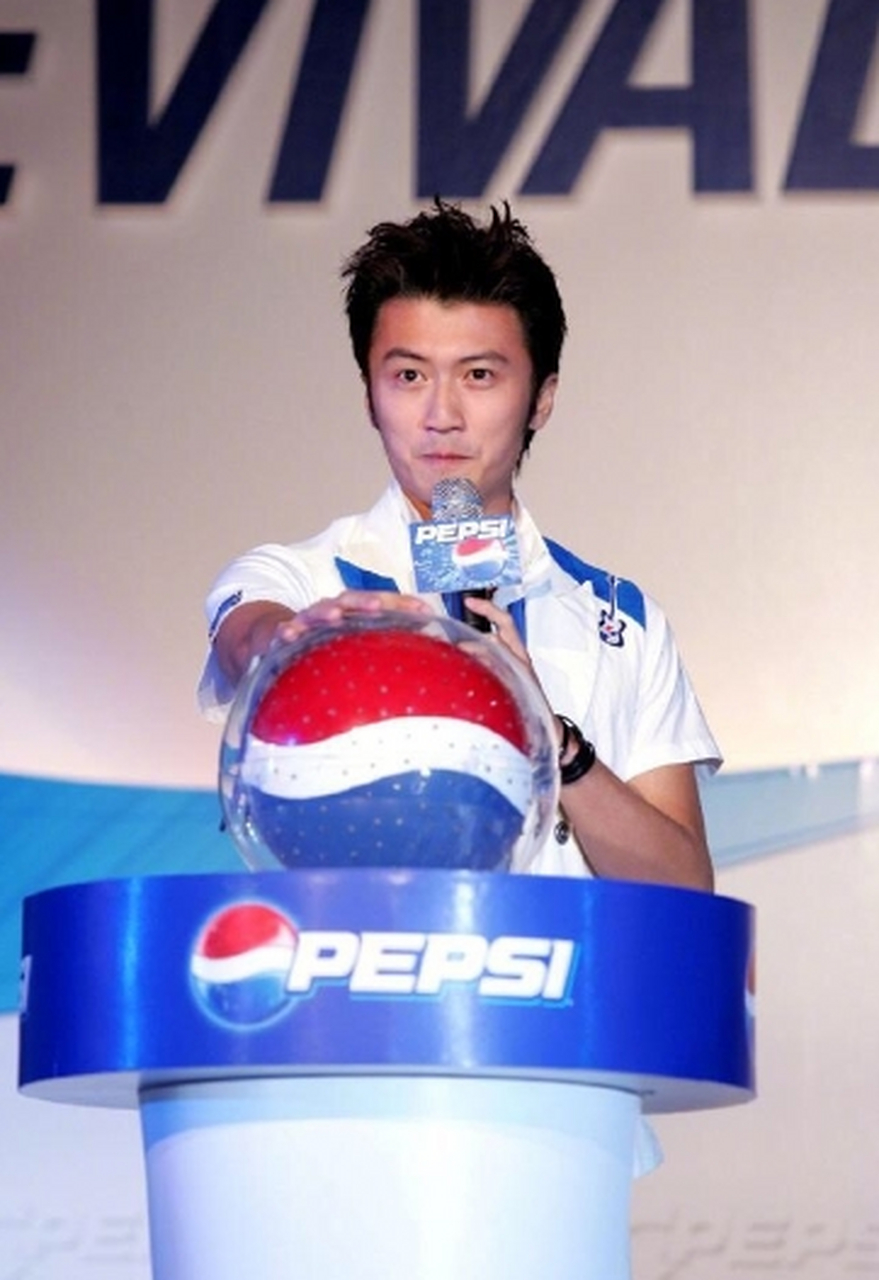 2005年6月28日, 百事正式公告谢霆锋加盟, 百事蓝色风暴628公告二部曲