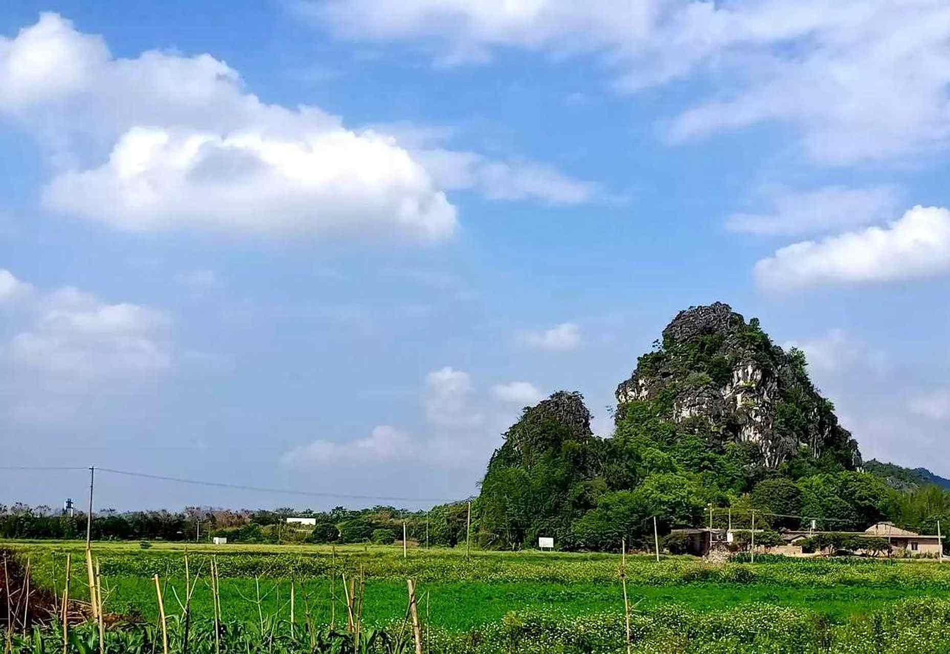 玉林五彩田园--水月岩风景区.
