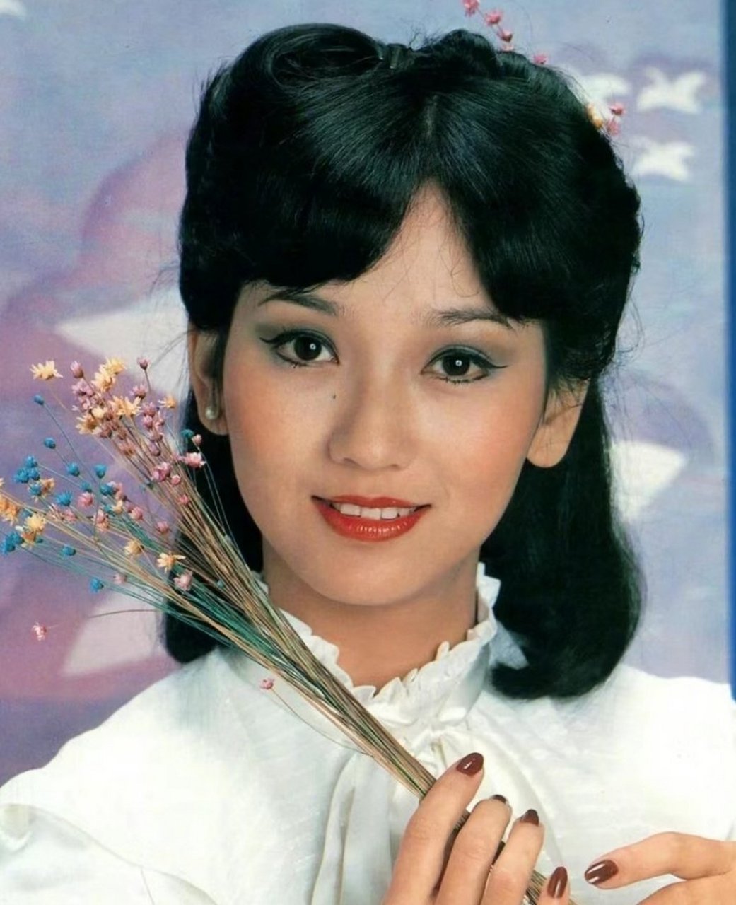 17岁和70岁的赵雅芝面部对比图. #面部是真相