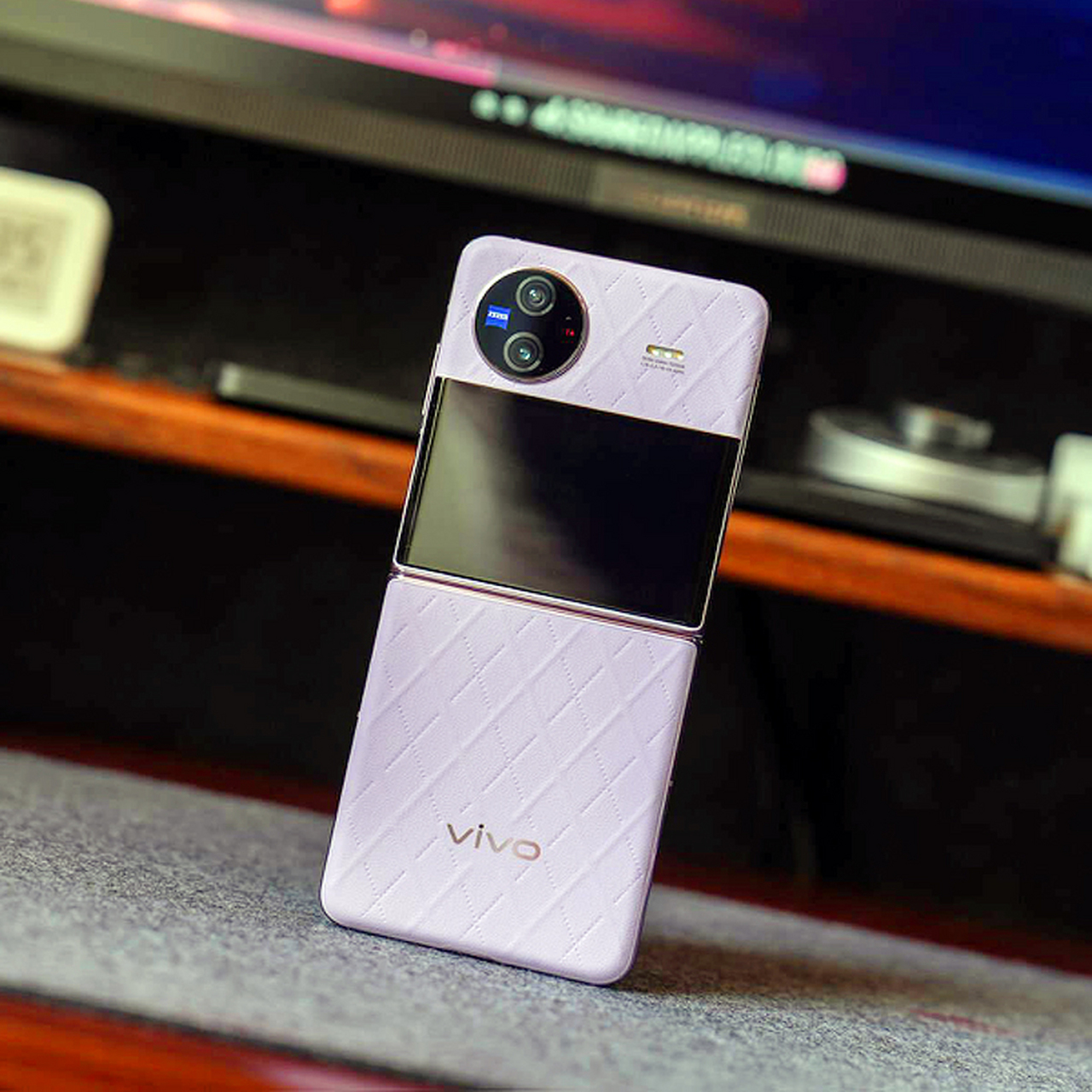 我终于得到了心心念念的vivo x flip小折叠手机,简直太棒了!