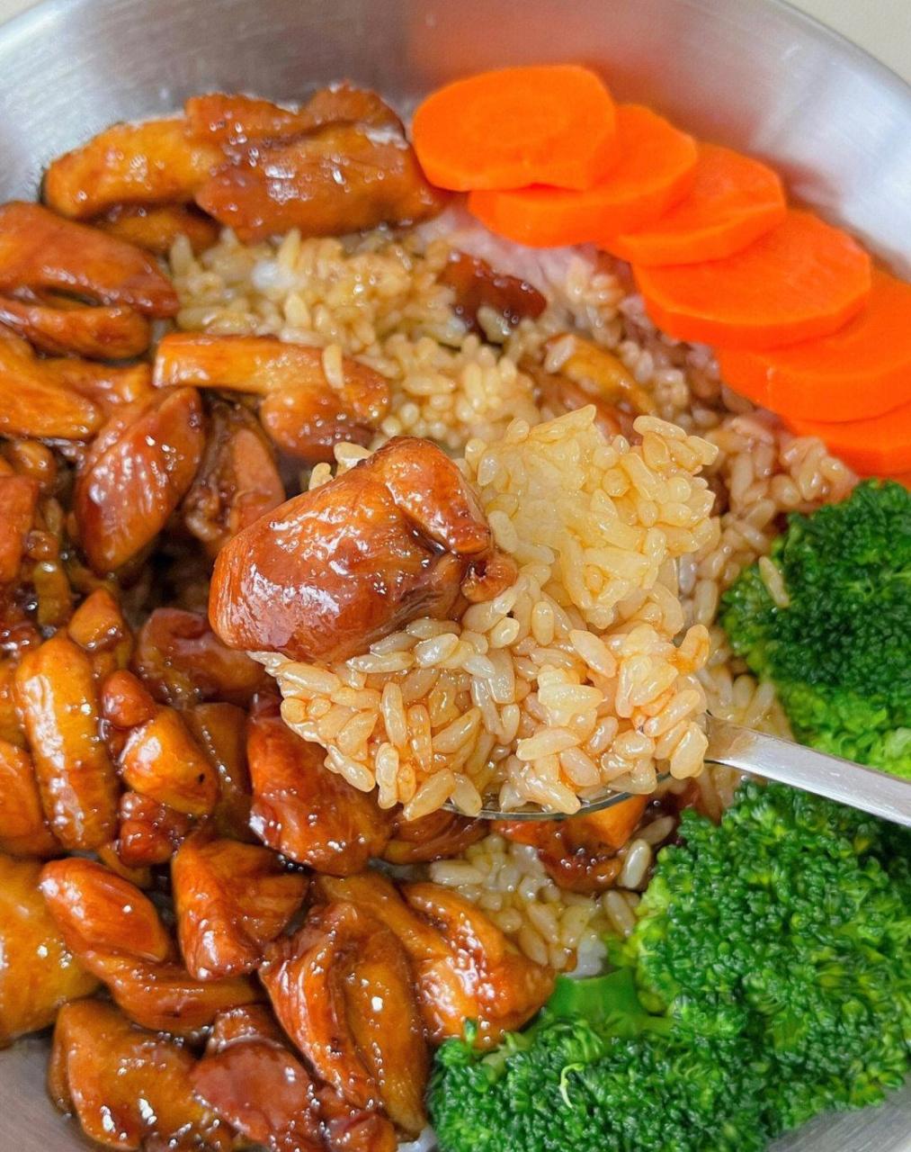 分享一个巨巨巨好吃的蜜汁鸡腿饭 这个蜜汁鸡腿饭真的绝了,超级好吃