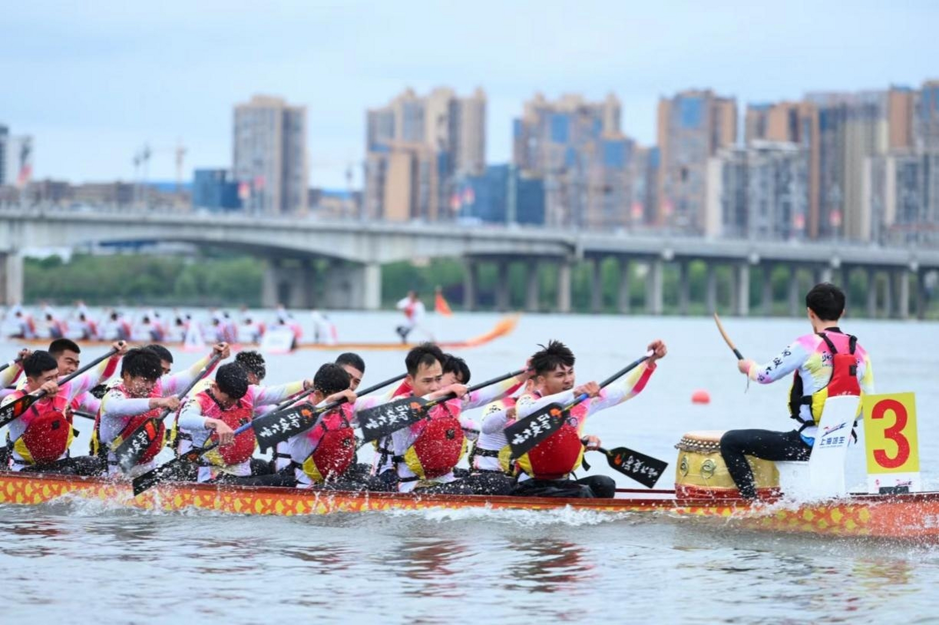 【聊城大学龙舟队成立21年获得237枚金牌——龙舟筑精神 奋楫勇争先】