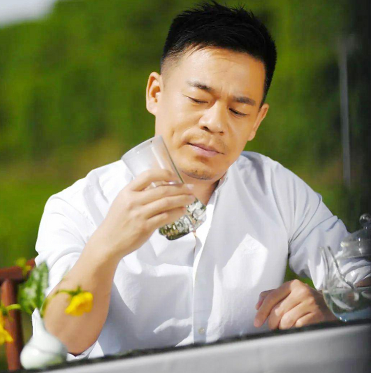 孙浩:深陷网络谣传好烦恼  孙浩22岁时主演影片《天皇巨星》,并演唱