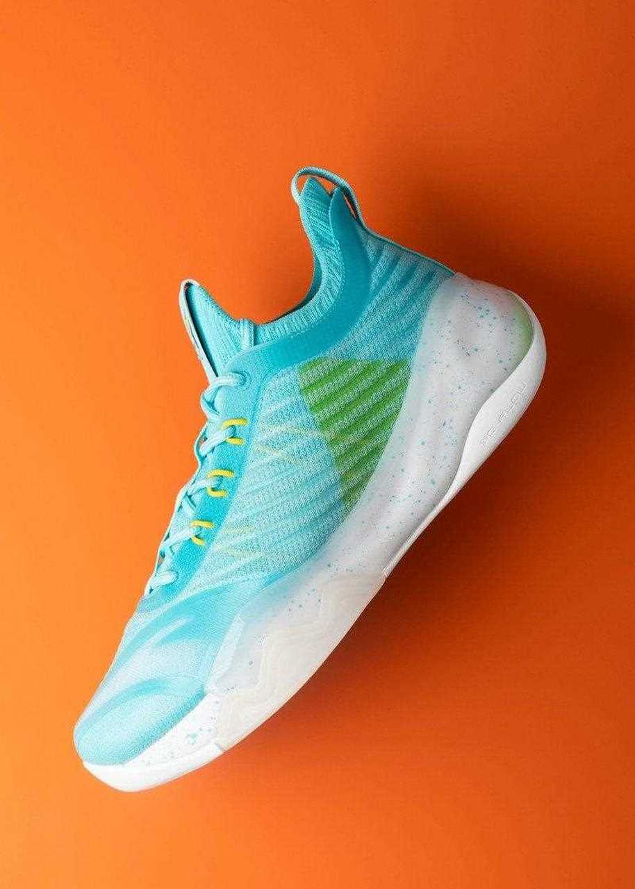 克莱·汤普森的个人签名球鞋,一直备受球迷喜爱.