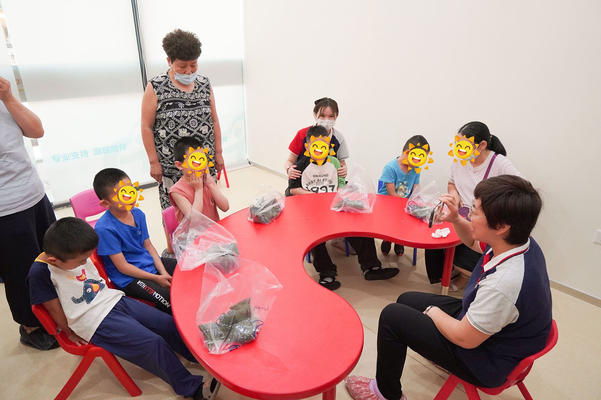 儿童听力言语康复六方法     听力语言康复训练可以促进听觉功能的