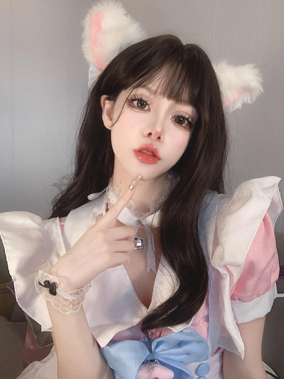 今天来给大家分享带着粉色感的二次元女仆妆,看上去好友吸引力,让人