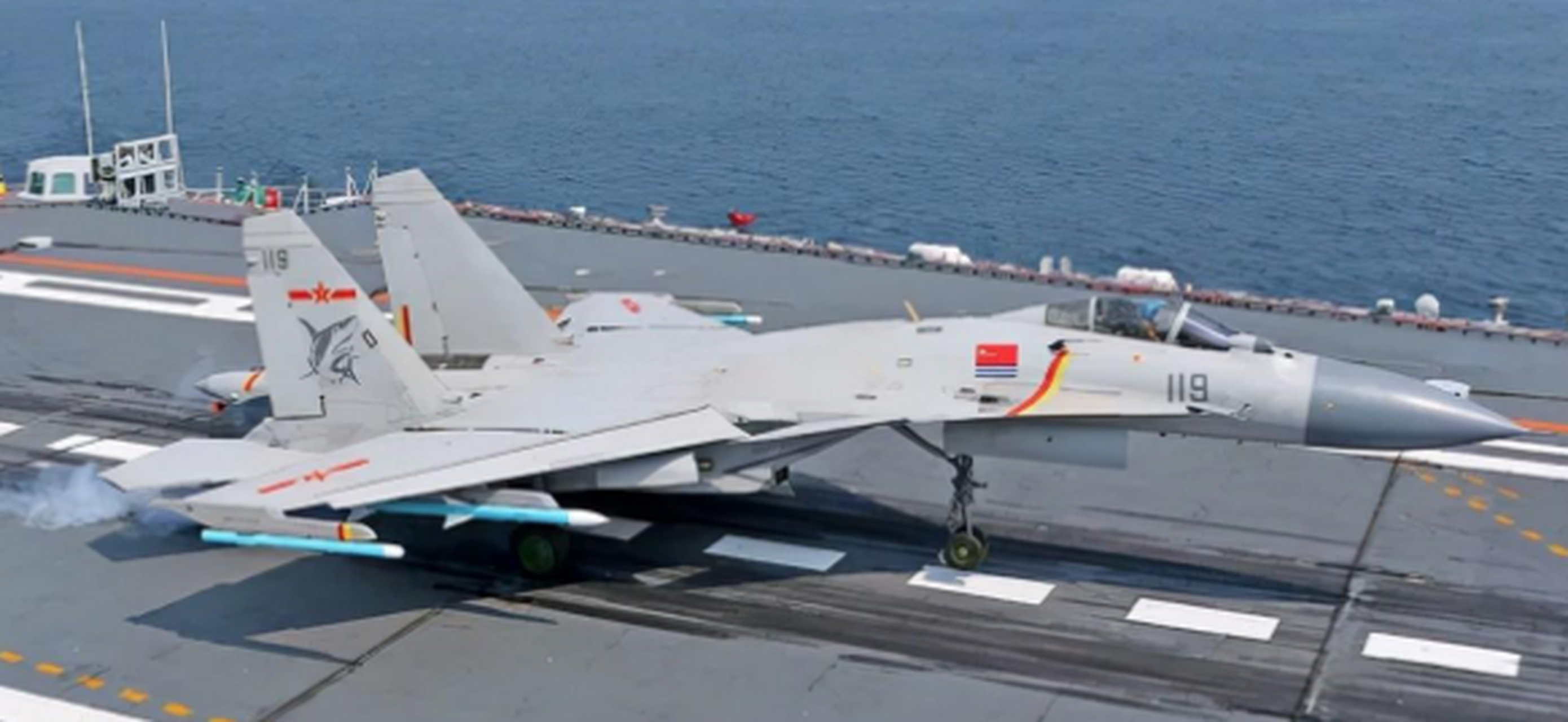 15架歼15模拟打击台军目标,山东舰小试牛刀,两面夹击态势形成!