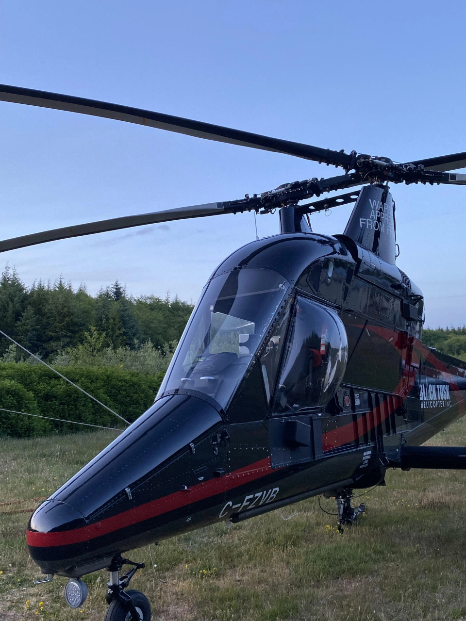 卡曼(k-max)直升机,是美国卡曼宇航公司研制的单座单发并列双旋翼中型