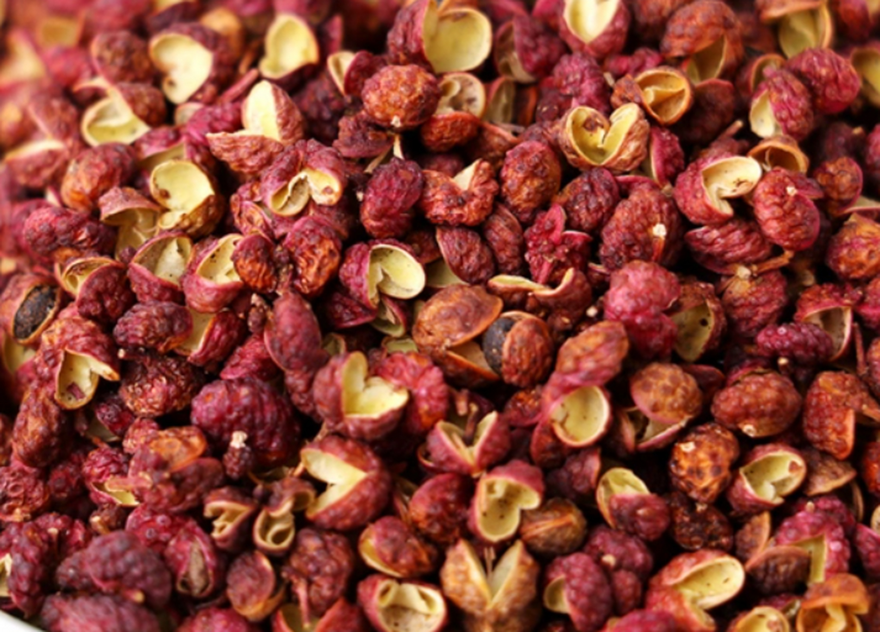 可用生姜三片,大枣5颗,花椒20颗. 一起用开水煮沸30分钟,泡水喝.